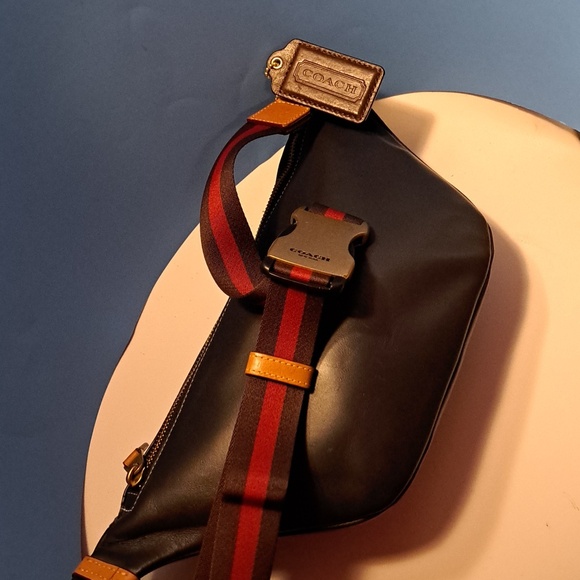 Coach Heritage Belt Bag in Signature Chambray (Model C4035) Treading 2026 - Picture 3 of 16